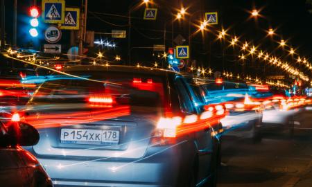 Didžiausia vairuotojų klaida. Perspėjote kitą vairuotoją sumirksėdami žibintais? Jūs – pažeidėjas